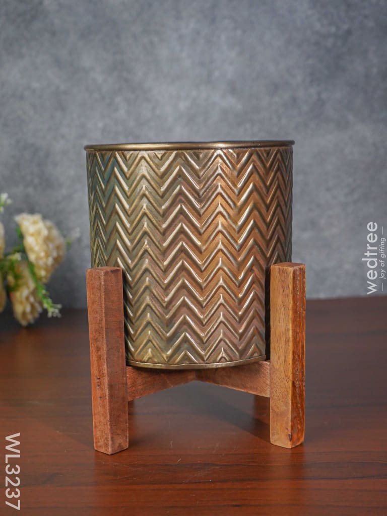 Zig Zag Design Embossed Planter With Wooden Stand - Wl3237 Planters