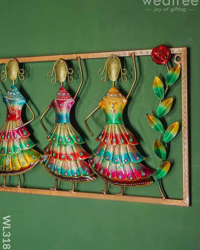 5 Dancing Dolls Wall Hanging Frame With Flowers - Wl3188 Metal Decor