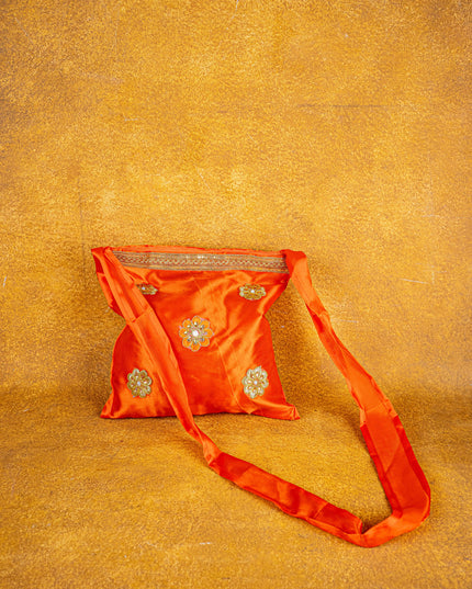 Kasi Yatra - WBG0470-10