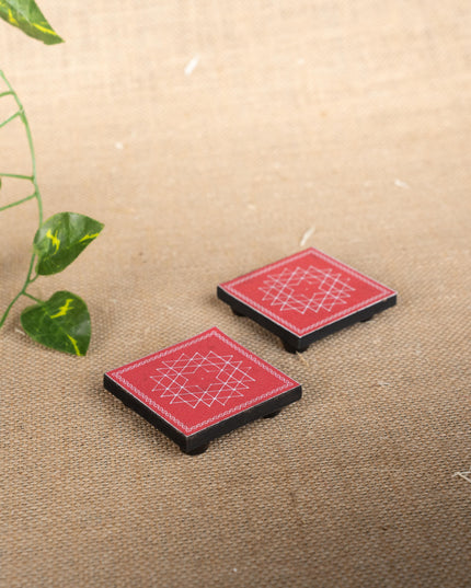 Aishwarya Kolam Design Glitter Laminated Manai - WBG1381