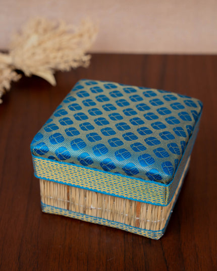 Deepavali: Korai Box with Lakshmi Ganesha Idol & Manjal Kumkum - WDC0007