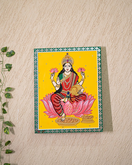 Lippan Art: Lakshmi Hanging Frame - 20 x 16 inch - WL5311