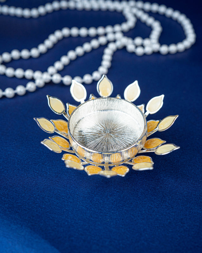 White Metal Designer T-Light Holder - Beige - WL5496-2