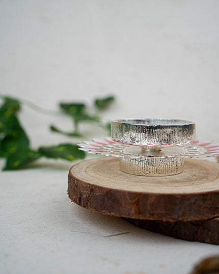 White Metal Designer T-Light Holder - Pink - WL5497-1