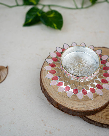 White Metal Designer T-Light Holder - Pink - WL5497-1