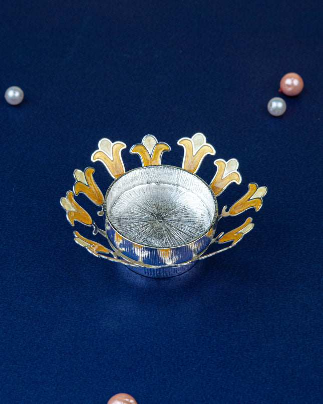 White Metal Designer T-Light Holder - Beige - WL5536-2