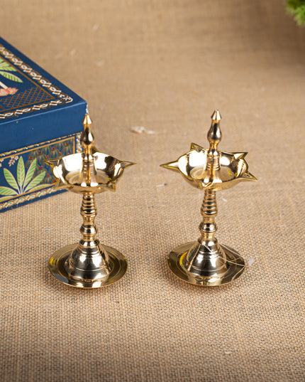 Gift Hamper - Oval Plate with Kerala Diya and Agarbathi Stand - WMH0001