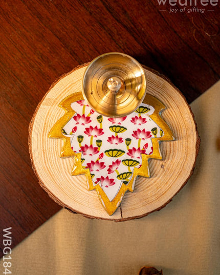Brass Diya with Leaf - WBG1842 - Brass Diya RG