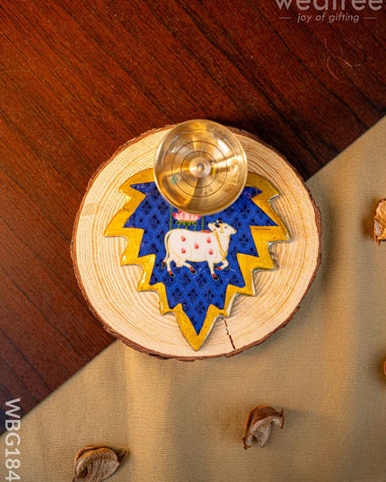 Brass Diya with Leaf - WBG1842 - Brass Diya RG