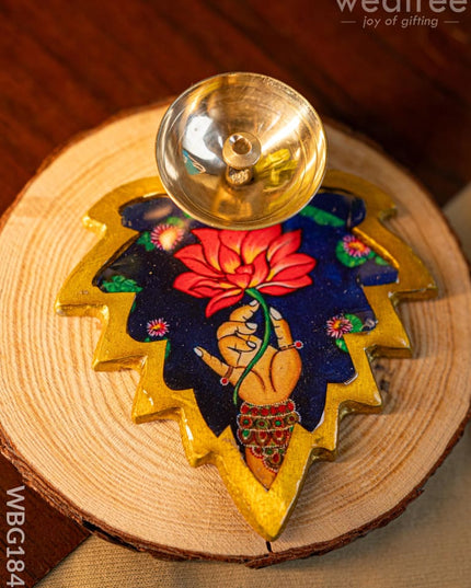 Brass Diya with Leaf - WBG1842 - Brass Diya RG