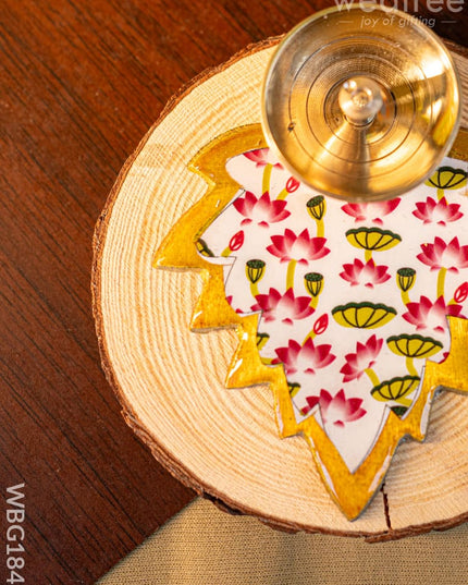 Brass Diya with Leaf - WBG1842 - Brass Diya RG