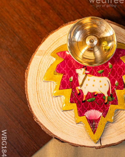 Brass Diya with Leaf - WBG1842 - Brass Diya RG