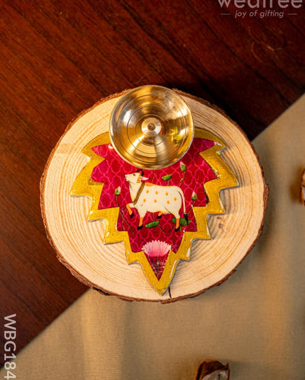 Brass Diya with Leaf - WBG1842 - Brass Diya RG