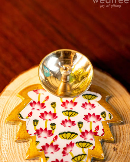Brass Diya with Leaf - WBG1842 - Brass Diya RG