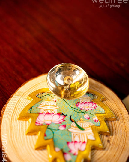 Brass Diya with Leaf - WBG1842 - Brass Diya RG