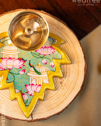 Brass Diya with Leaf - WBG1842 - Brass Diya RG