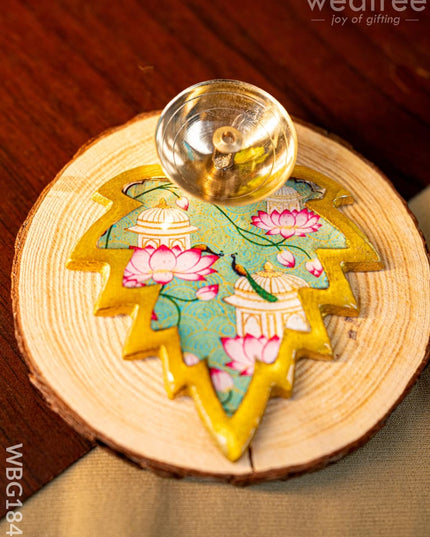 Brass Diya with Leaf - WBG1842 - Brass Diya RG