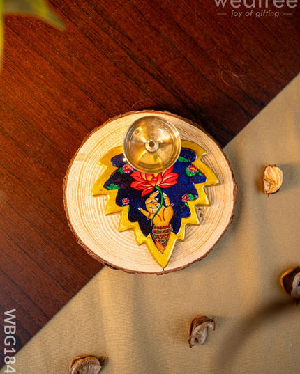 Brass Diya with Leaf - WBG1842 - Brass Diya RG