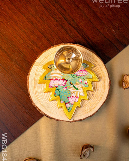 Brass Diya with Leaf - WBG1842 - Brass Diya RG