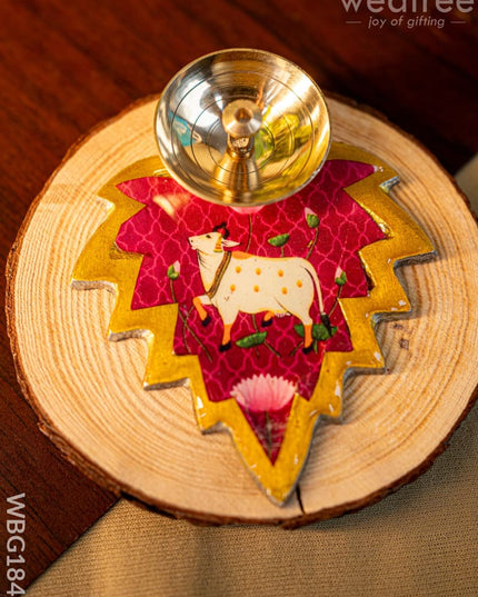 Brass Diya with Leaf - WBG1842 - Brass Diya RG