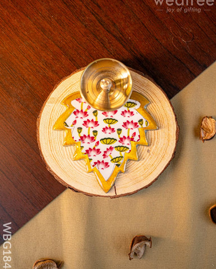 Brass Diya with Leaf - WBG1842 - Brass Diya RG