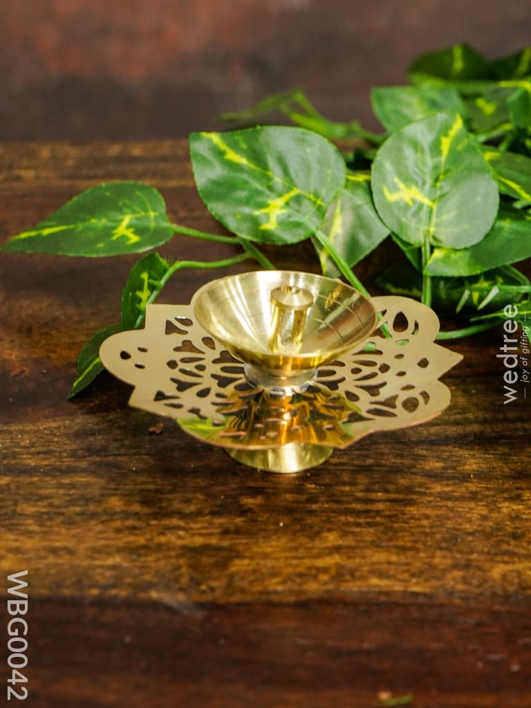 Brass Flower Shaped Diya - Wbg0042 Diyas