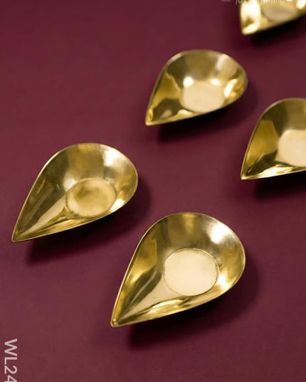 Brass Kuber Diya (Set of 6) WL2444 - Brass Diya