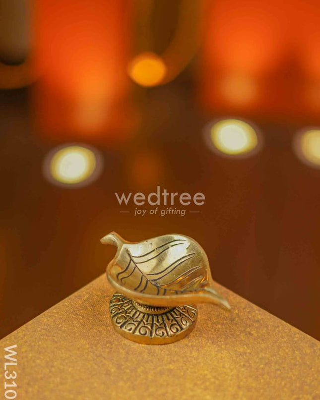 Brass Leaf Shaped Diya - Wl3101