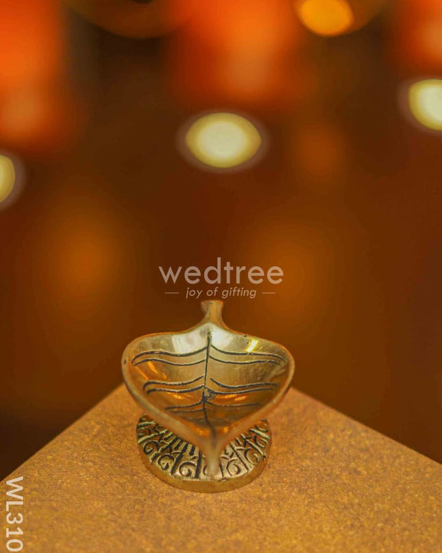 Brass Leaf Shaped Diya - Wl3101