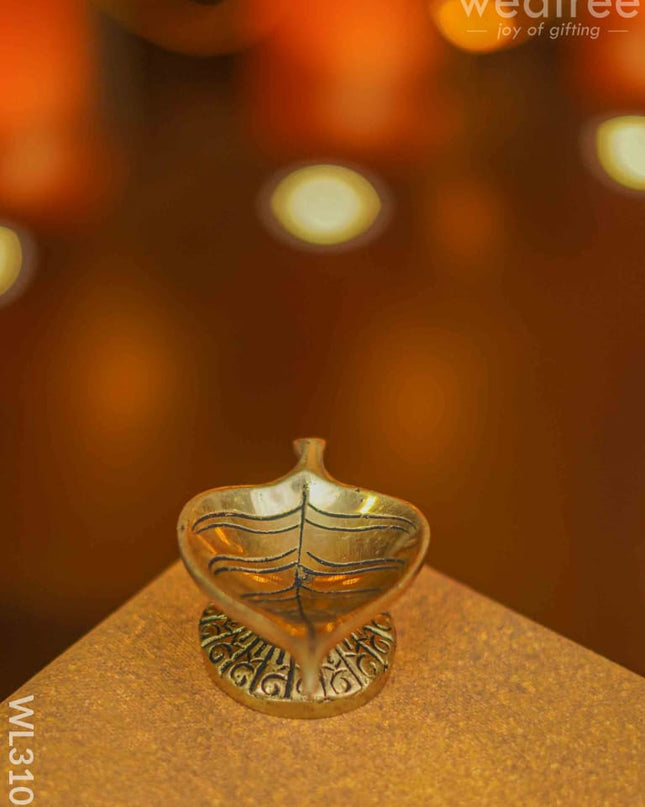 Brass Leaf Shaped Diya - Wl3101