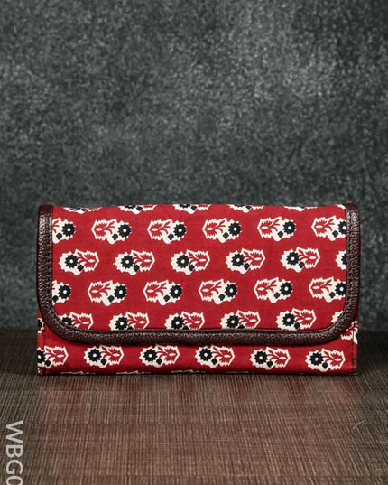 Clutch Purse With Multidesigned And Multicolored - (8In X 4In) Wbg0263 Clutches & Purses