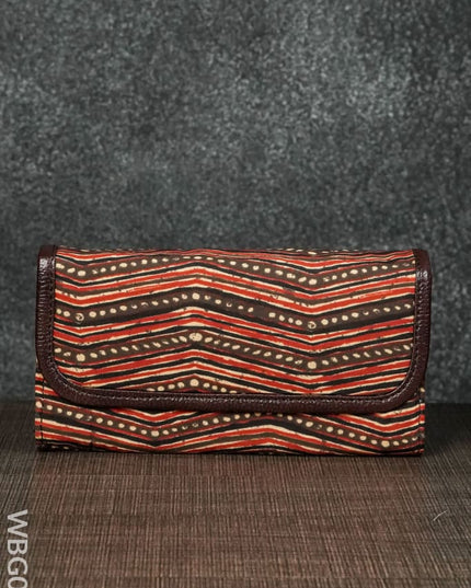 Clutch Purse With Multidesigned And Multicolored - (8In X 4In) Wbg0263 Clutches & Purses