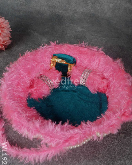 Laddu Gopal Basket - Wl1929 Combos & Hampers