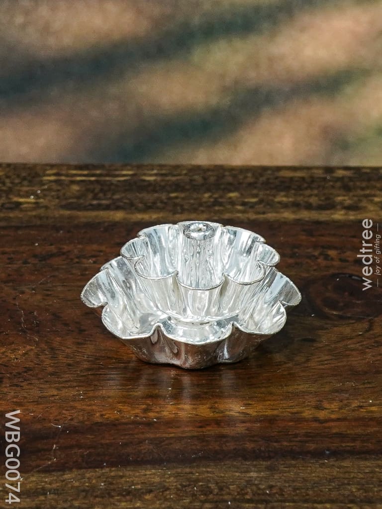 German Silver Devadas Diya With Petals - Wbg0074 Diyas