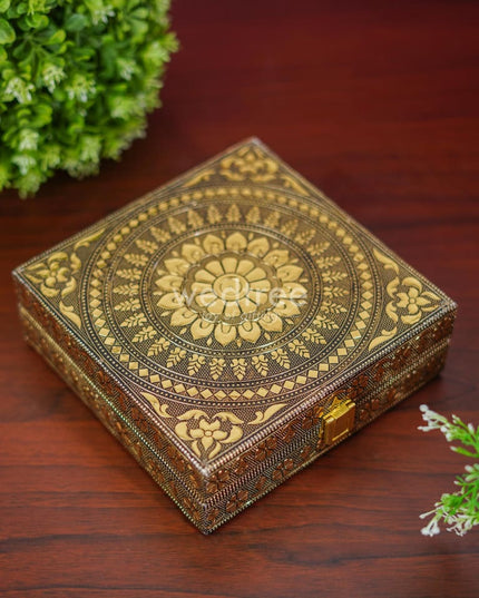 Jewel Box With Floral Design And Attached Mirror - Wl3861 Organizers