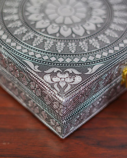 Jewel Box With Floral Design And Attached Mirror - Wl3861 Organizers