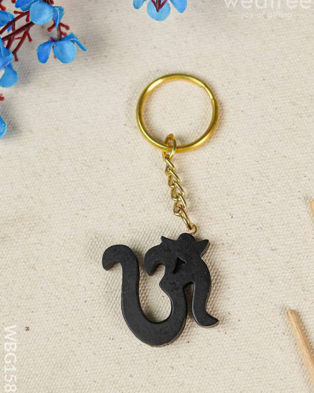 Karungali Om Keychain - Wbg1581 Keychains & Sockets