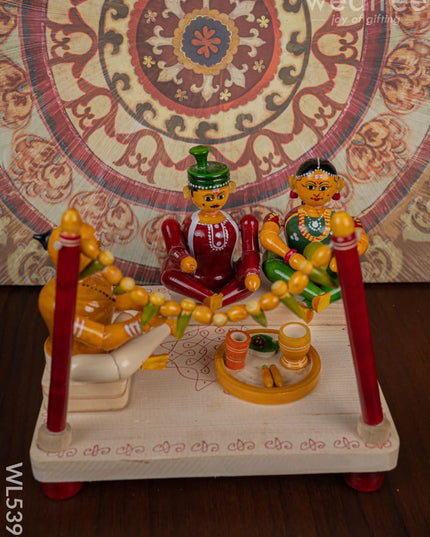 Kondapalli - Marriage Set with Mandapam - 6 inch - WL5399 - Wooden Decor