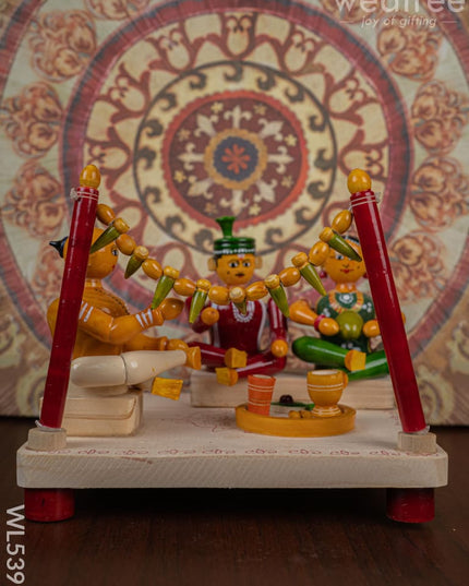 Kondapalli - Marriage Set with Mandapam - 6 inch - WL5399 - Wooden Decor