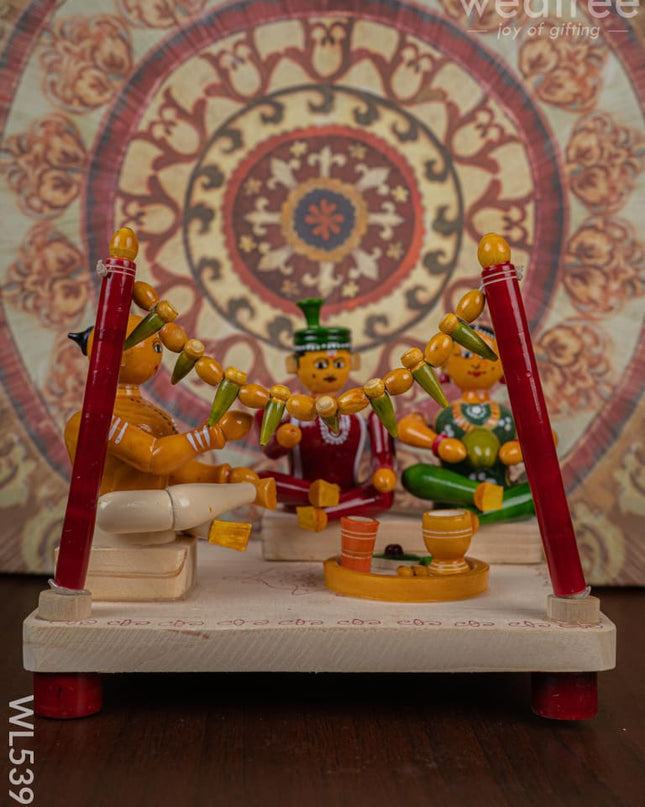Kondapalli - Marriage Set with Mandapam - 6 inch - WL5399 - Wooden Decor
