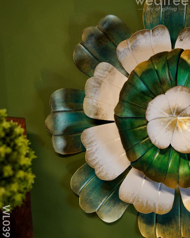 Marigold Flower (Green And White) - Distress Finish Wl0391 Metal Decor Hanging