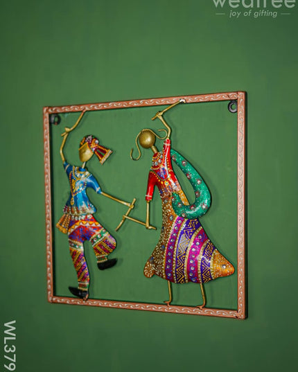 Metal Dandiya Couple In Frame - Wl3792 Decor Hanging