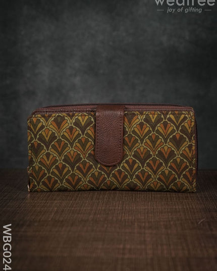 Multidesigned Handy Pouch With Clasp Lock For Ladies - Medium Wbg0248 Clutches & Purses