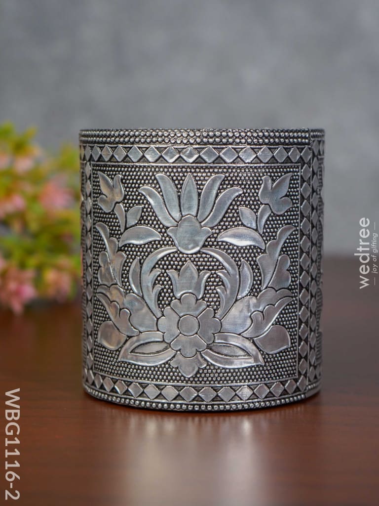 Oxidised Penstand With Floral Design - Wbg1116 Silver Finish