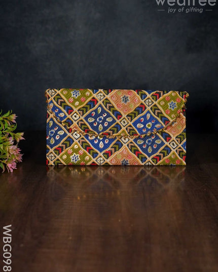Patola Printed Purse - Wbg0985 Clutches & Purses
