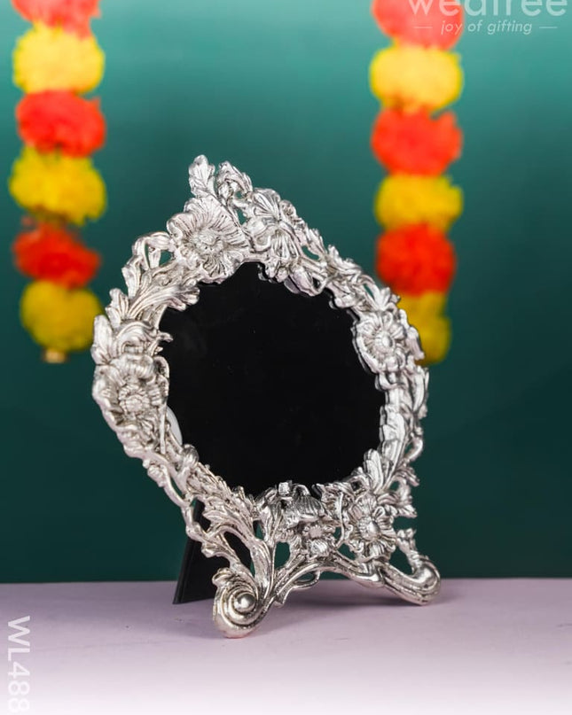 White Metal Oval Photo Frame - WL4888 White Metal