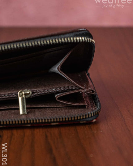 Printed Fabric Clutch With Faux Leather Handle - Wl3016 Clutches And Purses