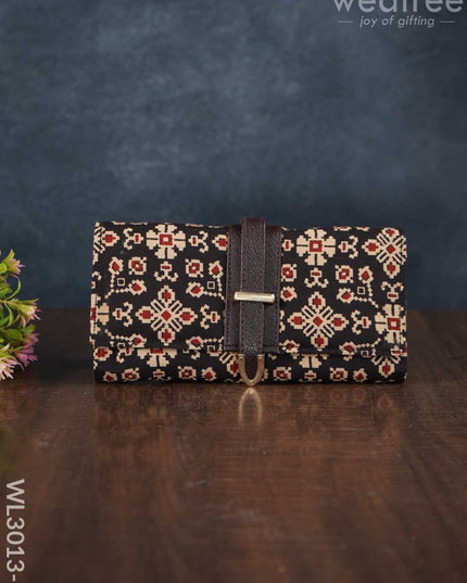 Printed Fabric Wallet With Flip Lock - Wl3013 3 Clutches And Purses