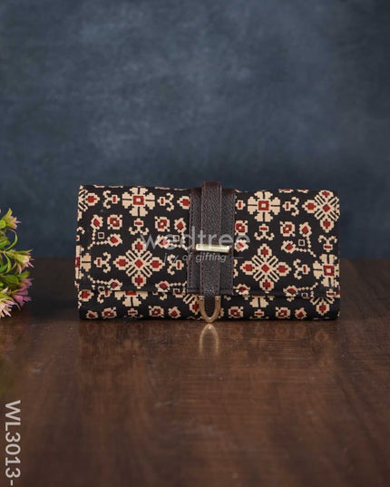 Printed Fabric Wallet With Flip Lock - Wl3013 3 Clutches And Purses