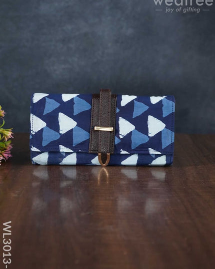 Printed Fabric Wallet With Flip Lock - Wl3013 4 Clutches And Purses